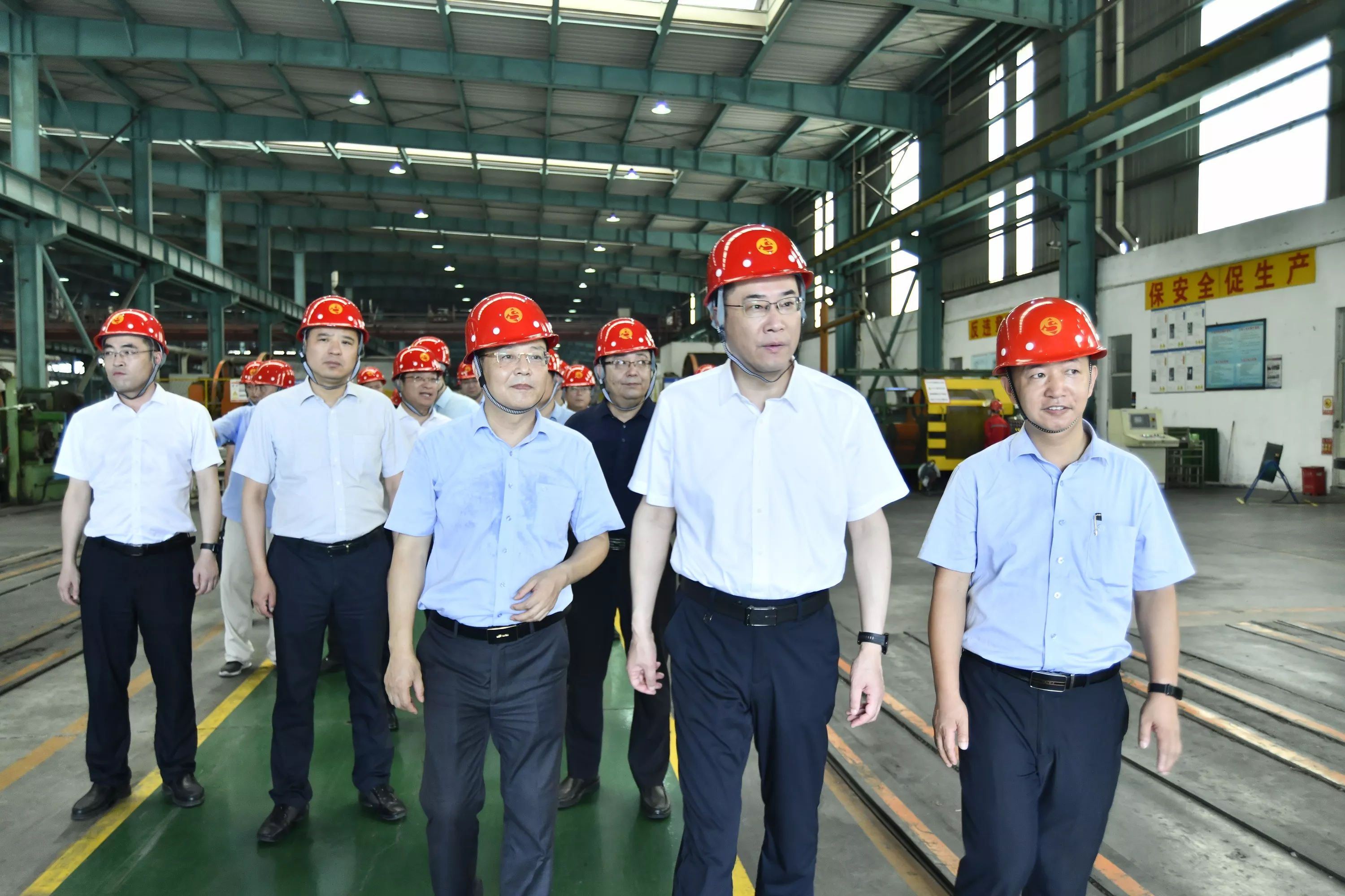张家港市市委书记韩卫率市有关职能部门主要领导，莅临我公司走访调研挂钩服务冶金新材料产业链重点企业生产经营情况。